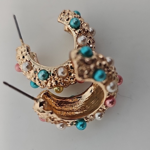 International Inspiration Earrings Chunky Textured Gold Based  w Colored Pearls - Picture 5 of 8